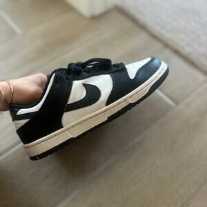 Nike Women’s Panda Dunks